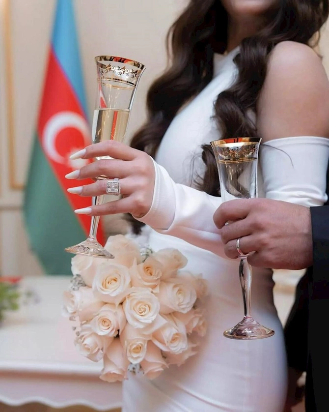 Aysun ikinci dəfə ailə qurdu — FOTOLAR Aysun ikinci dəfə ailə qurdu — FOTOLAR