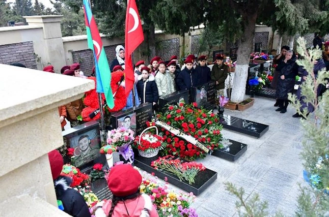 Abşeronda şəhid Veysəl Musibovun anadan olmasının 35-ci il dönümü qeyd edildi — FOTOLAR Abşeronda şəhid Veysəl Musibovun anadan olmasının 35-ci il dönümü qeyd edildi — FOTOLAR