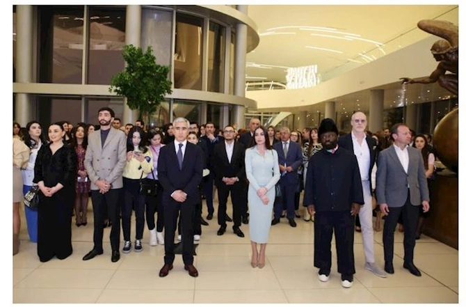 Heydər Əliyev Mərkəzində Kojo Marfonun sərgisinin açılışı — FOTOLAR Heydər Əliyev Mərkəzində Kojo Marfonun sərgisinin açılışı — FOTOLAR