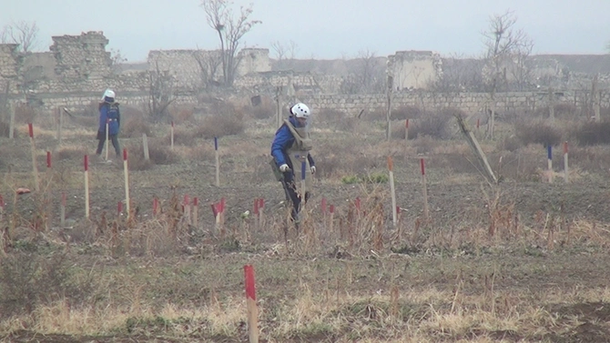 Çətin və təhlükəli olsa da, işlərinin öhdəsindən uğurla gəlirlər — Qadın minaaxtaranlarla söhbət (FOTO)