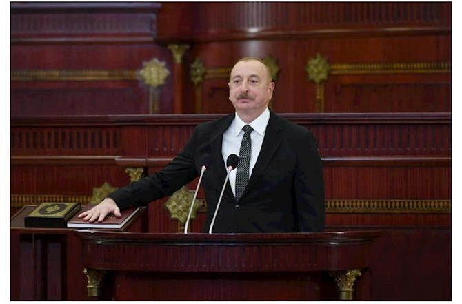 Prezidentin portretinə ştrixlər