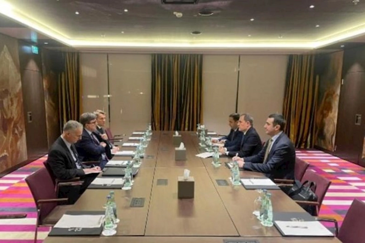 Ceyhun Bayramov Ceyms O’Braynla görüşüb