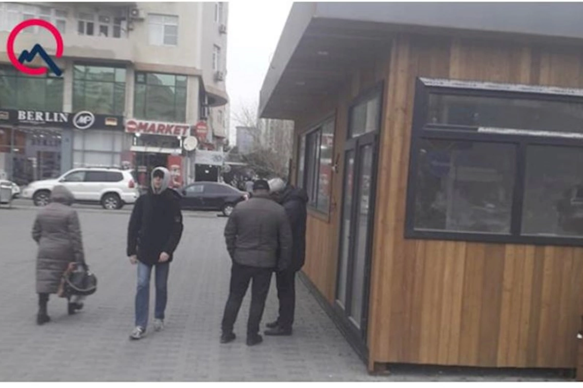 “Yolumuzun üstünə köşk qoyub piyadaların hərəkətinə mane olurlar” — FOTO