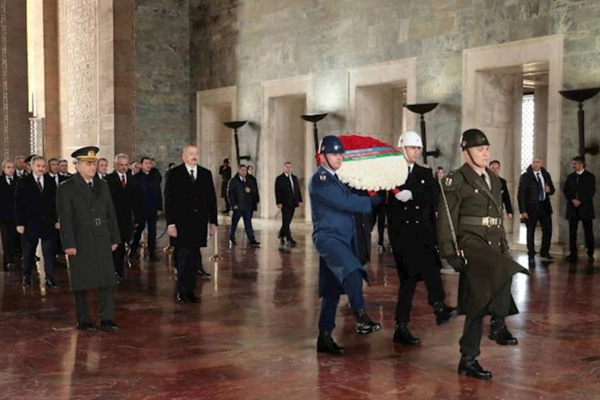 İlham Əliyev Anıtqəbiri ziyarət etdi — VİDEO/FOTO (YENİLƏNİB)