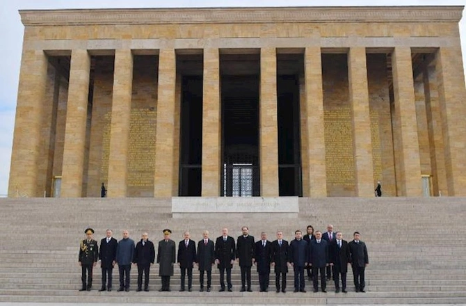 İlham Əliyev Anıtqəbiri ziyarət etdi — VİDEO/FOTO (YENİLƏNİB)