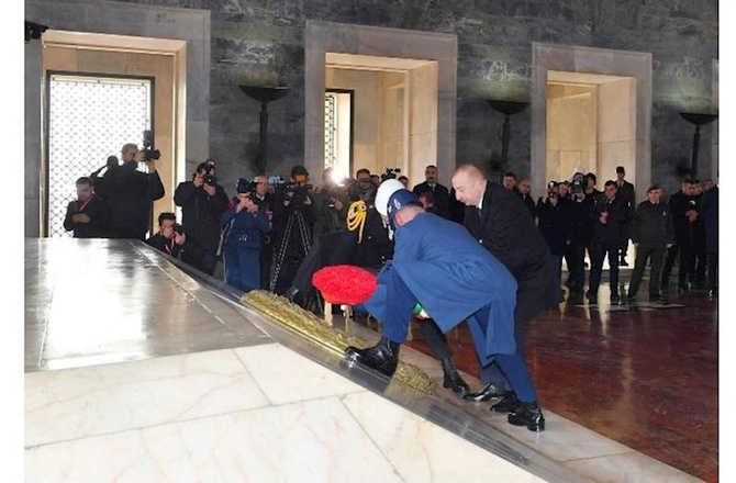 İlham Əliyev Anıtqəbiri ziyarət etdi — VİDEO/FOTO (YENİLƏNİB)