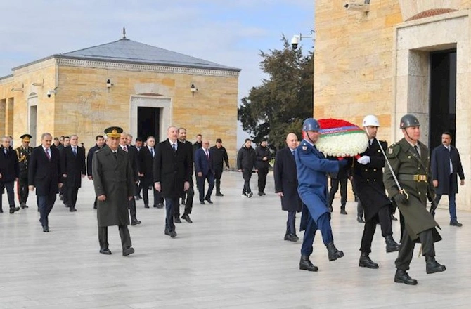 İlham Əliyev Anıtqəbiri ziyarət etdi — VİDEO/FOTO (YENİLƏNİB)