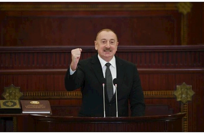 Prezidentin portretinə ştrixlər