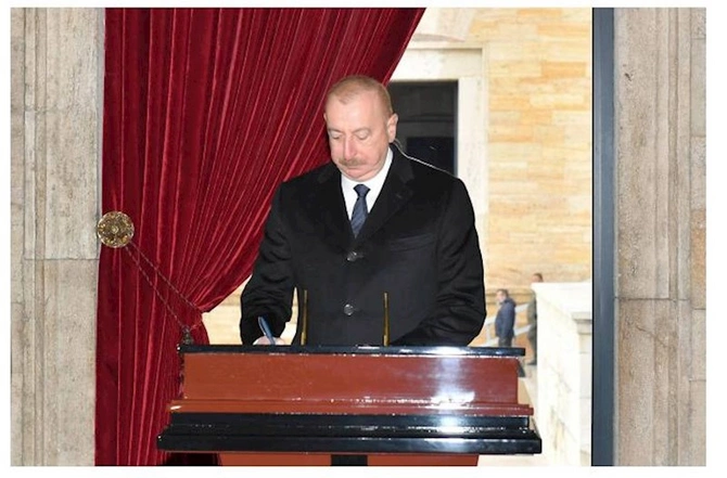İlham Əliyev Anıtqəbiri ziyarət etdi — VİDEO/FOTO (YENİLƏNİB)
