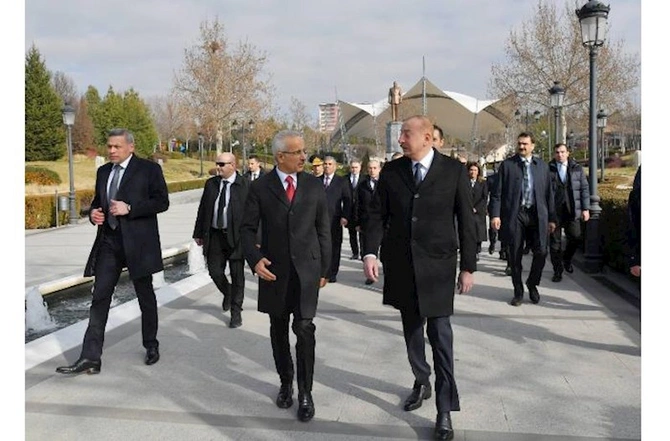 Prezident Ankarada Heydər Əliyevin abidəsini ziyarət etdi — FOTOLAR (YENİLƏNİB)