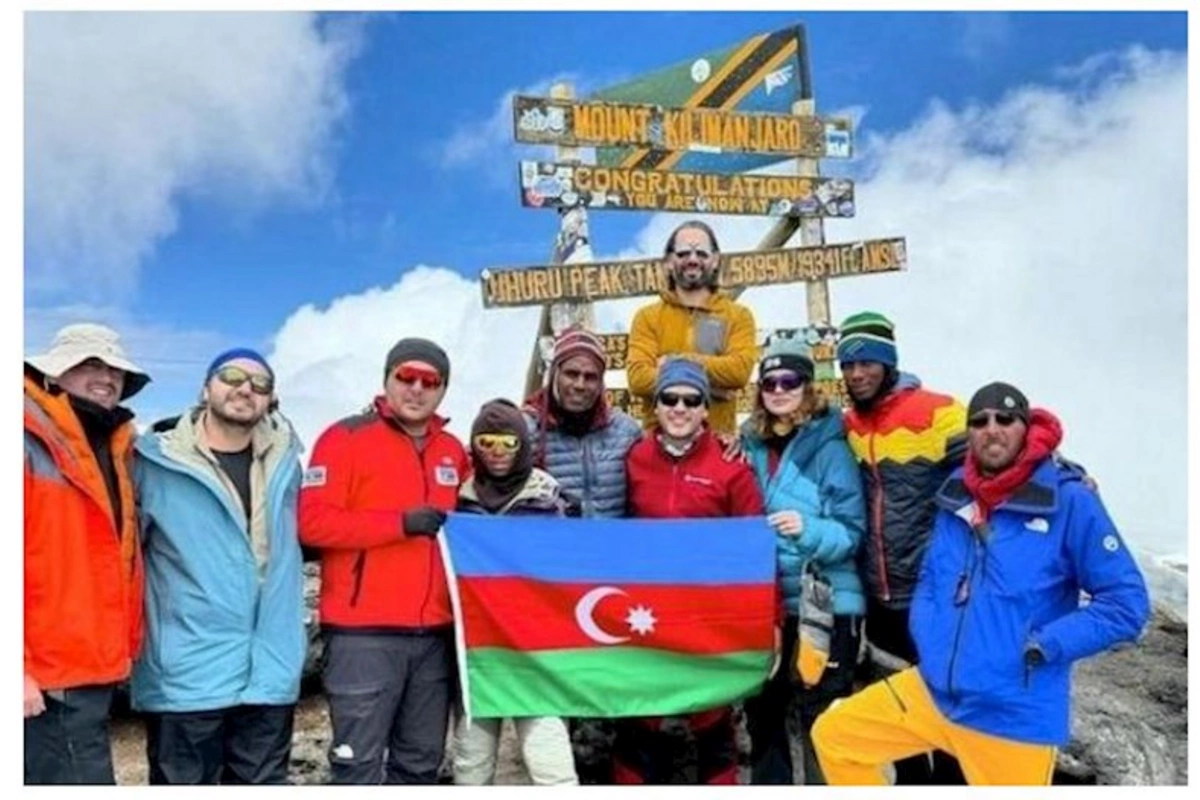 Azərbaycanlı alpinistlər Kilimancaro zirvəsini fəth ediblər