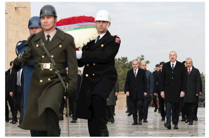 İlham Əliyev Anıtqəbiri ziyarət etdi — VİDEO/FOTO (YENİLƏNİB)