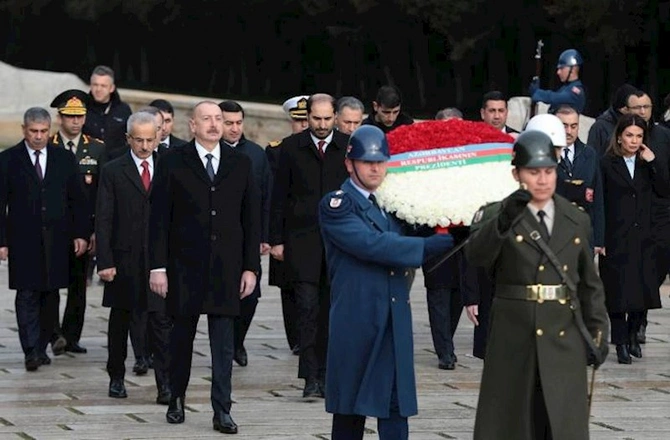 İlham Əliyev Anıtqəbiri ziyarət etdi — VİDEO/FOTO (YENİLƏNİB)