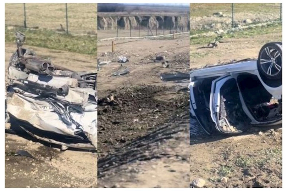 Ödənişli yolda qəza: BMW tanınmaz hala düşdü — VİDEO