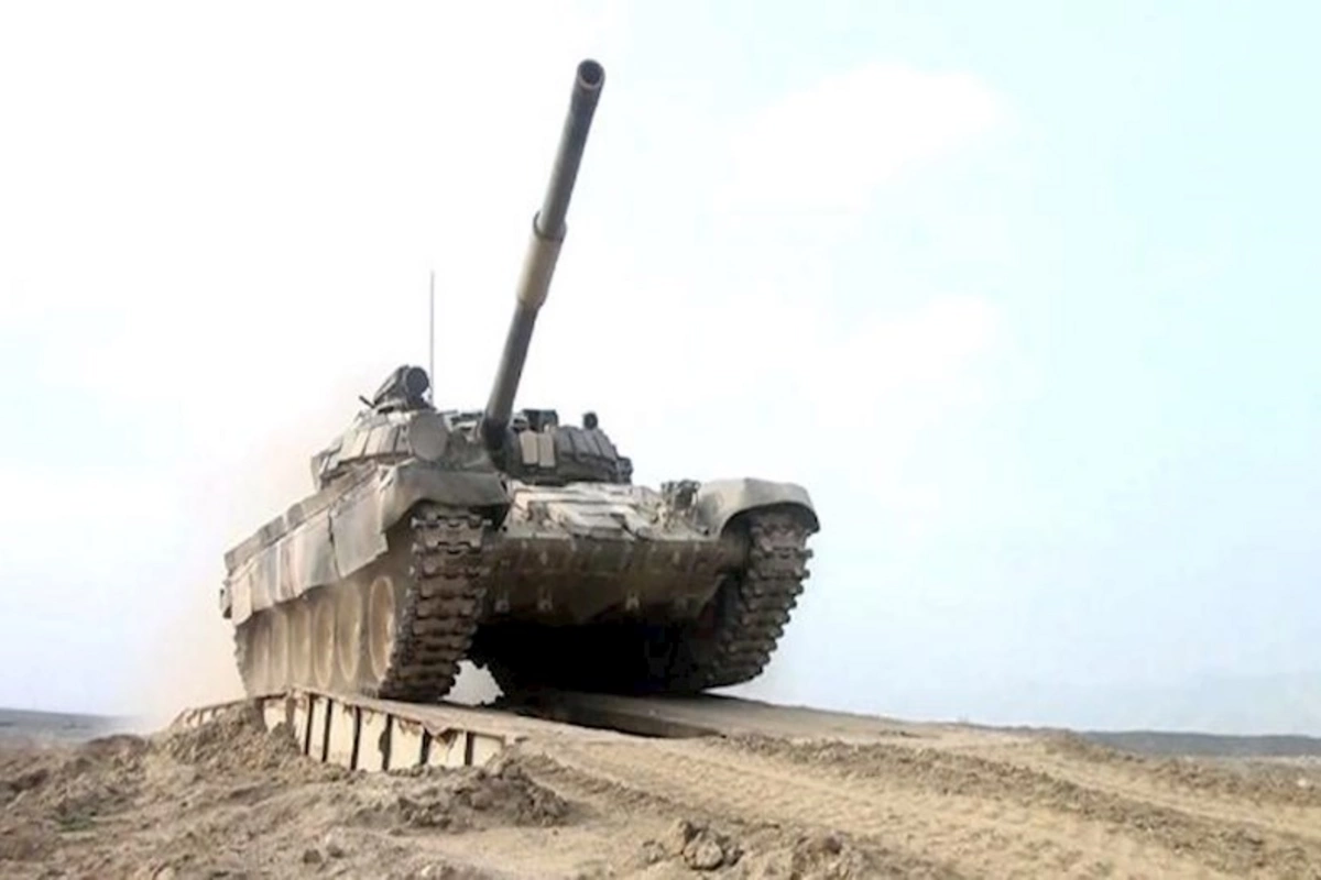 Tanklar və döyüş maşınları tapşırıqları icra etdilər — VİDEO