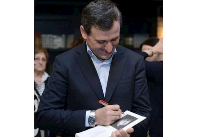 Prezidentin portretinə ştrixlər
