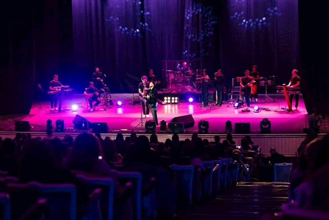 Gəncədə Zamiqin konsertində böyük İZDİHAM — FOTOLAR Gəncədə Zamiqin konsertində böyük İZDİHAM — FOTOLAR