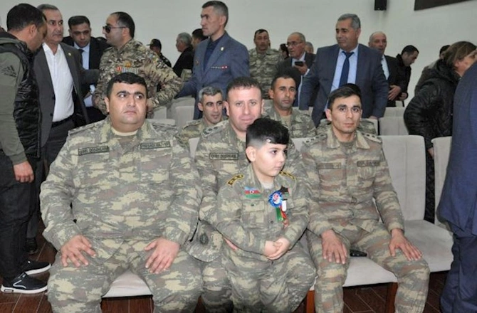Şəhidimizin “Azərbaycan Bayrağı” ordeni övladına verildi — FOTOLAR