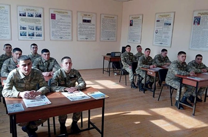 Komandonun hərbçiləri şərti düşməni məhv ediblər — FOTOLAR
