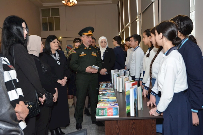 Abşeron rayonundan 5000 kitab əsgərlərə göndərilib — FOTOLAR Abşeron rayonundan 5000 kitab əsgərlərə göndərilib — FOTOLAR