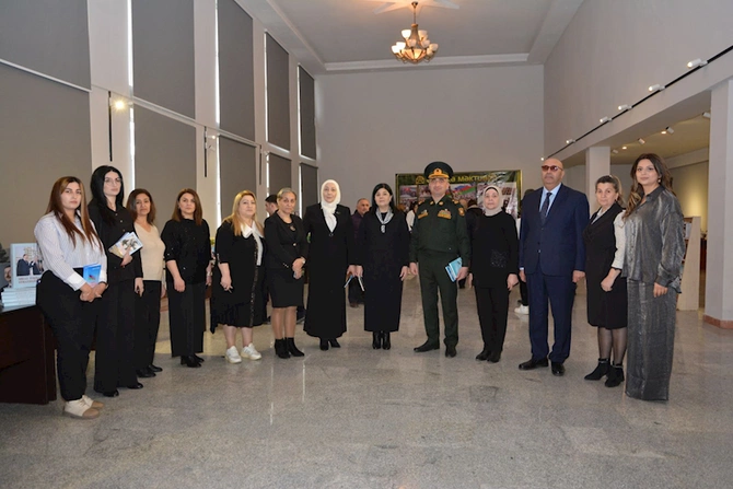 Abşeron rayonundan 5000 kitab əsgərlərə göndərilib — FOTOLAR Abşeron rayonundan 5000 kitab əsgərlərə göndərilib — FOTOLAR