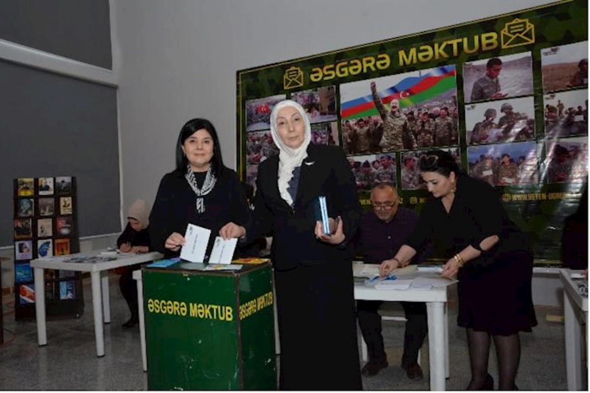 Abşeron rayonundan 5000 kitab əsgərlərə göndərilib — FOTOLAR