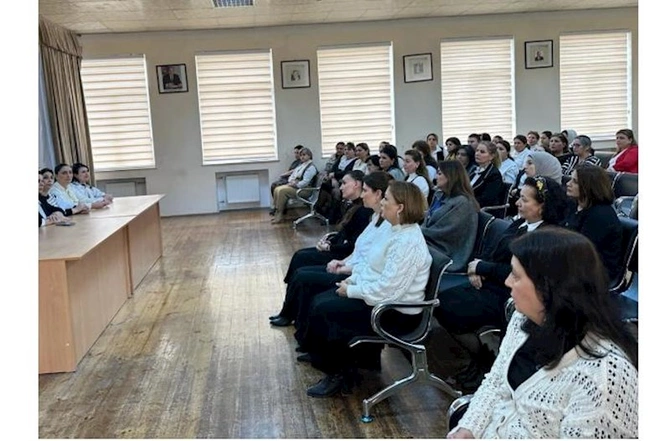 Mehriban Vəliyeva qalmaqallı məktəbə getdi — Tapşırıqlar verdi Mehriban Vəliyeva qalmaqallı məktəbə getdi — Tapşırıqlar verdi