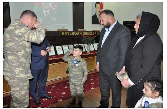 Şəhidimizin “Azərbaycan Bayrağı” ordeni övladına verildi — FOTOLAR