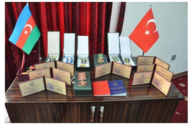 Şəhidimizin “Azərbaycan Bayrağı” ordeni övladına verildi — FOTOLAR