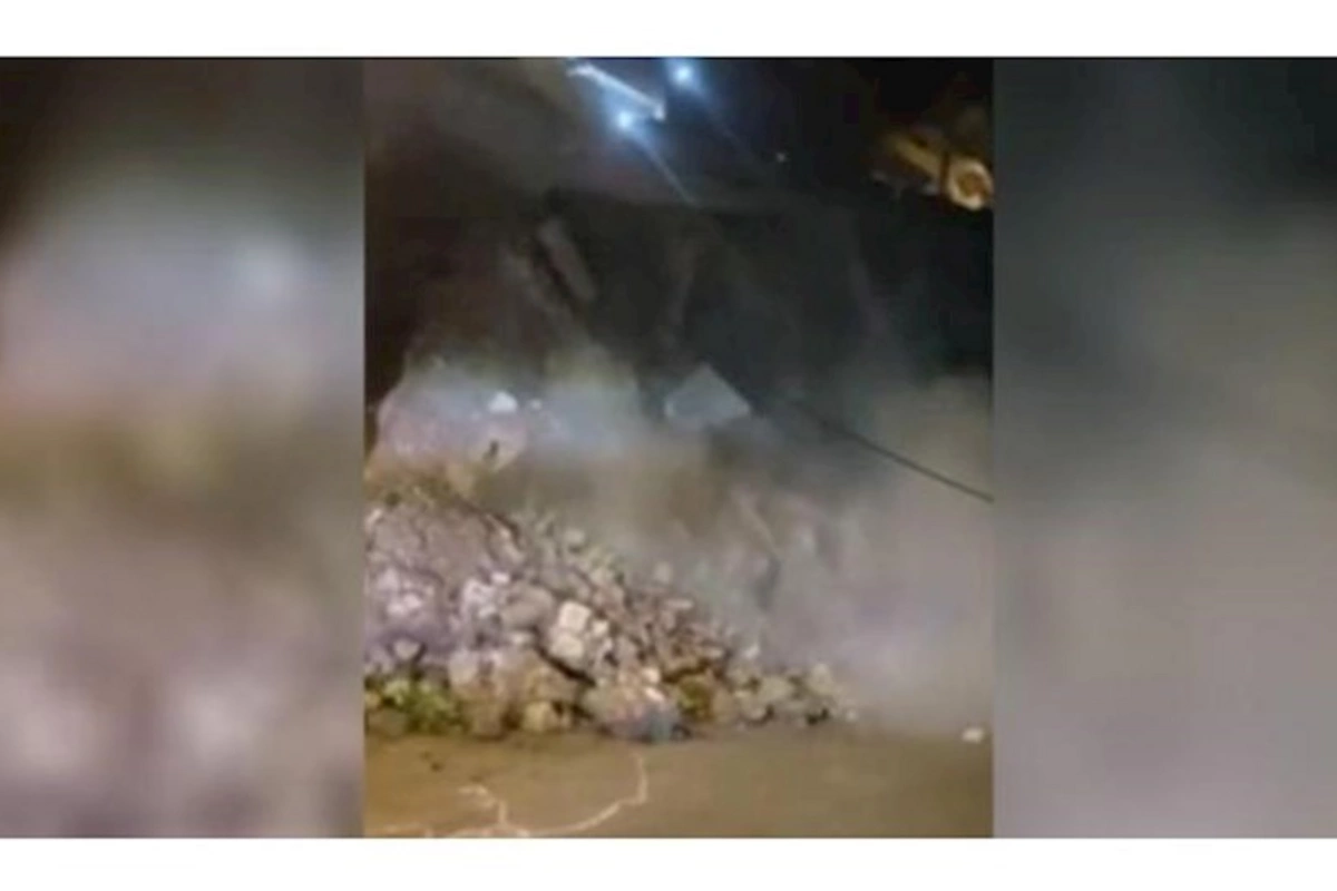 Livanda 3 mərtəbəli bina uçdu: Ölənlər var