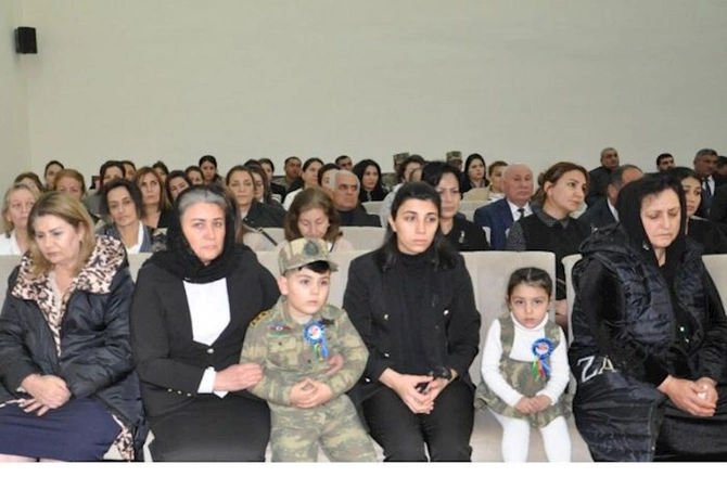 Şəhidimizin “Azərbaycan Bayrağı” ordeni övladına verildi — FOTOLAR