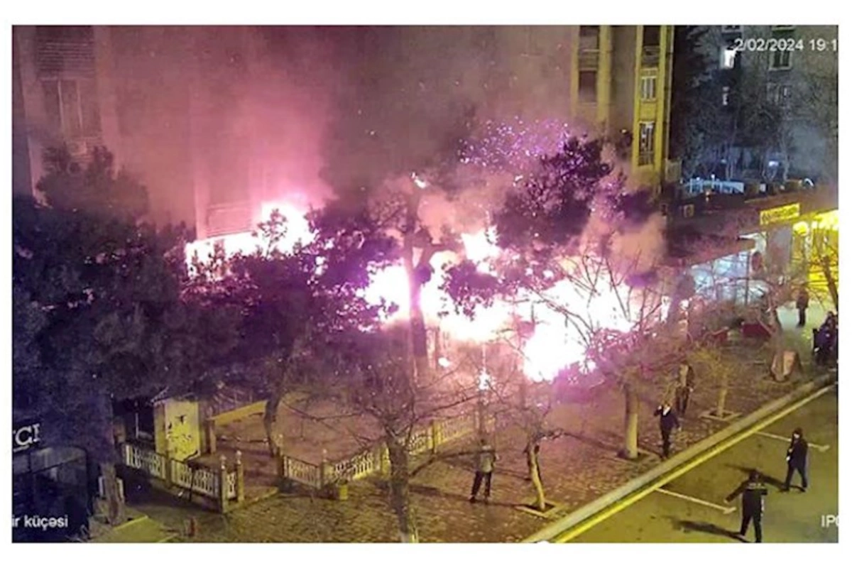 Restorandakı yanğına görə yol bağlandı — FOTOLAR