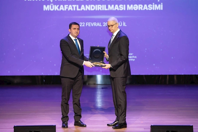 Əmək və Əhalinin Sosial Müdafiəsi Nazirliyi “Araz” supermarketlər şəbəkəsini mükafatlandırdı — FOTOLAR Əmək və Əhalinin Sosial Müdafiəsi Nazirliyi “Araz” supermarketlər şəbəkəsini mükafatlandırdı — FOTOLAR