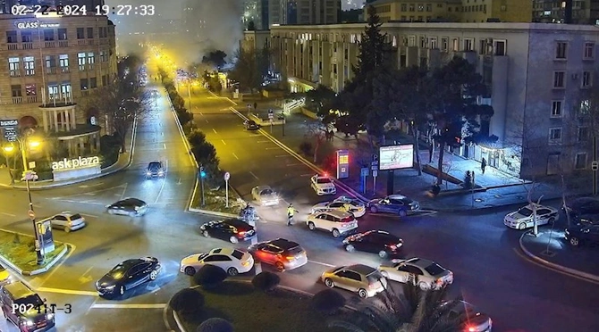 Restorandakı yanğına görə yol bağlandı — FOTOLAR