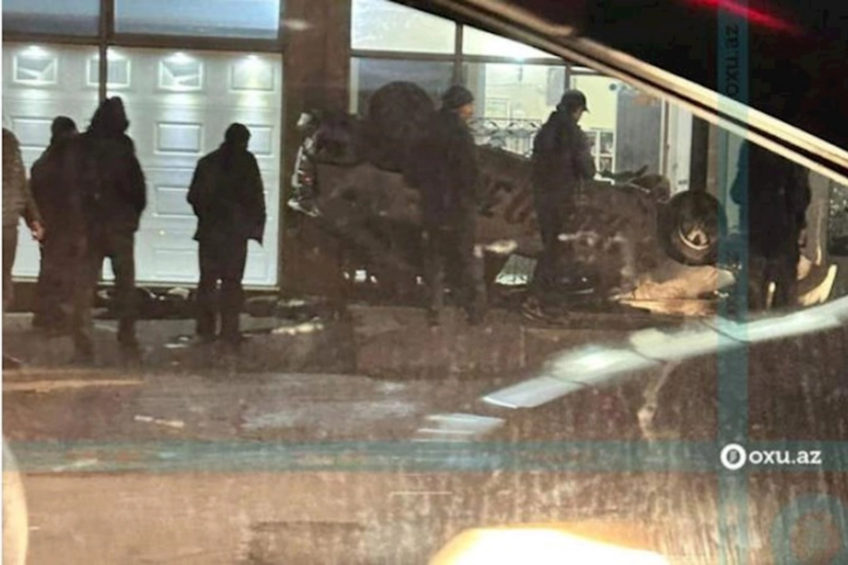 Bakıda taksi fəaliyyəti ilə məşğul olan “Prius” aşdı — VİDEO