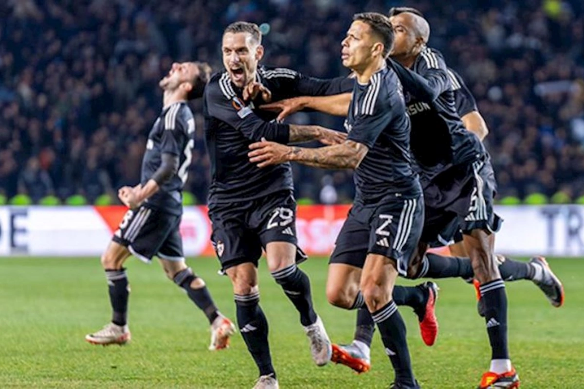 “Qarabağ” “Qalatasaray”ı geridə qoydu
