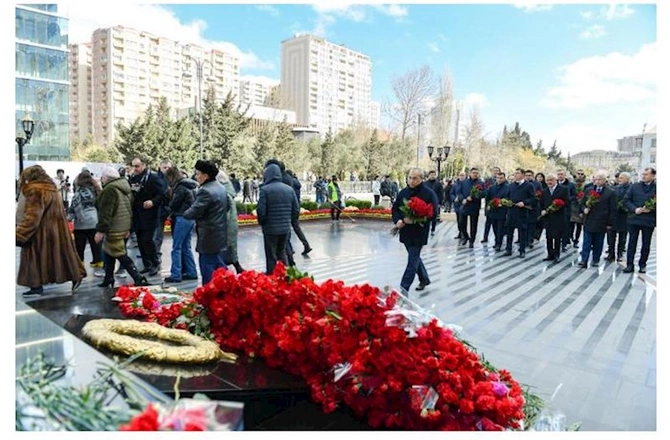 İqtisadiyyat Nazirliyinin rəhbərliyi Ana harayını ziyarət etdi — FOTO
