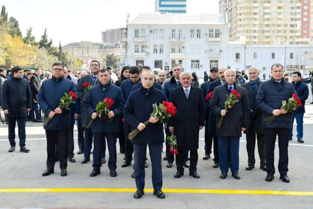 İqtisadiyyat Nazirliyinin rəhbərliyi Ana harayını ziyarət etdi — FOTO