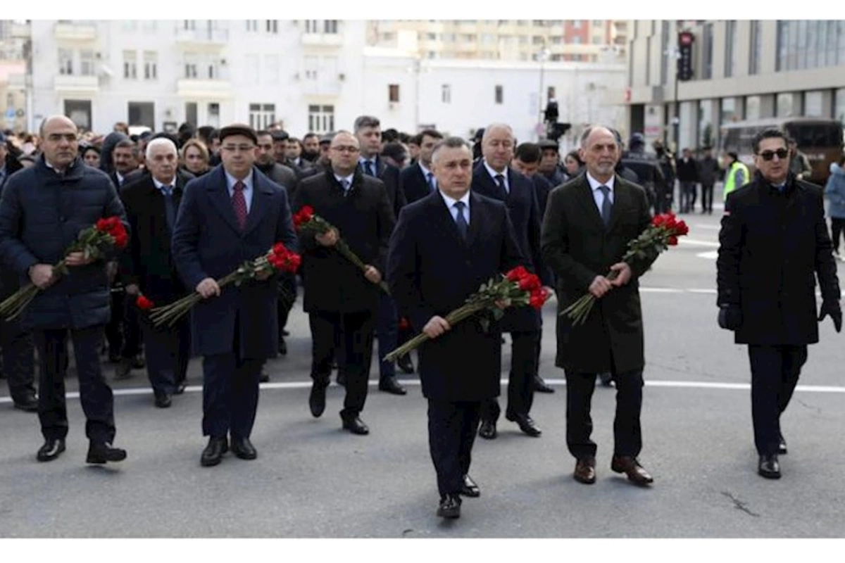 Səhiyyə Nazirliyinin rəhbərliyi Xocalı soyqırımı abidəsini ziyarət etdi