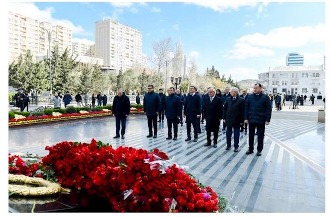 İqtisadiyyat Nazirliyinin rəhbərliyi Ana harayını ziyarət etdi — FOTO