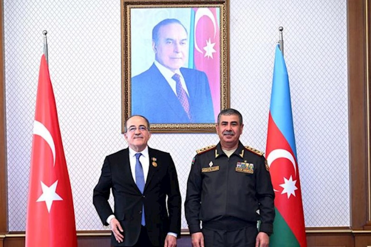 Zakir Həsənov Şuay Alpayı medalla təltif etdi