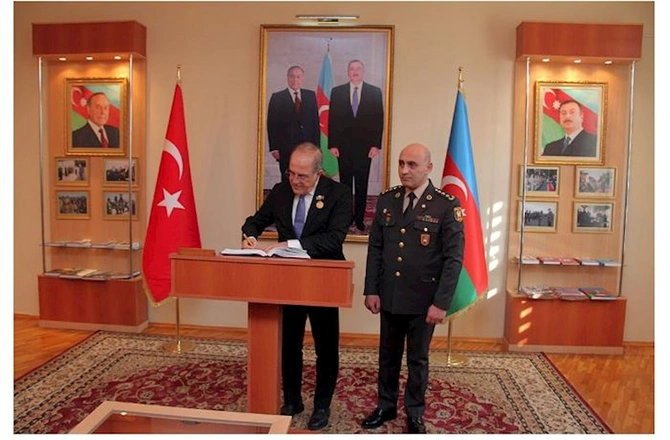 Türkiyə milli müdafiə nazirinin müavini Hərbi İnstitutda olub — VİDEO/FOTO Türkiyə milli müdafiə nazirinin müavini Hərbi İnstitutda olub — VİDEO/FOTO