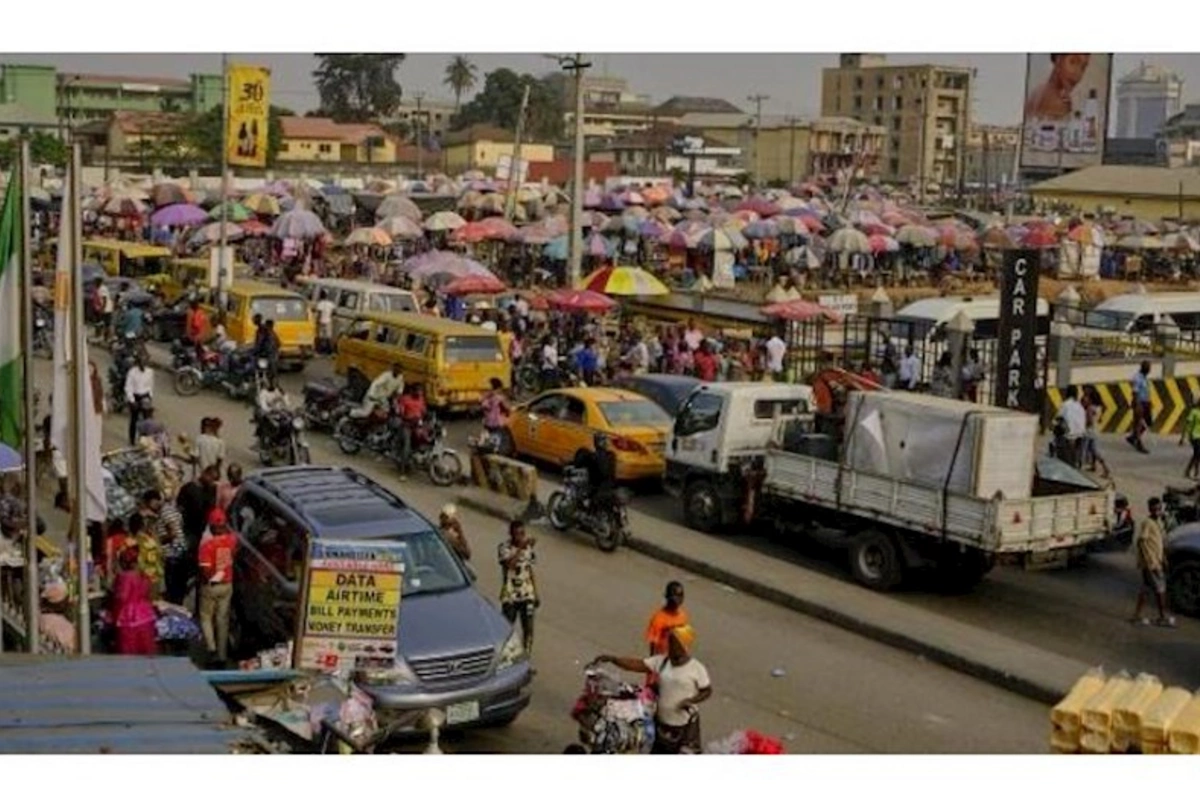 Nigeriyada iki mərtəbəli bina uçdu: Ölənlər var