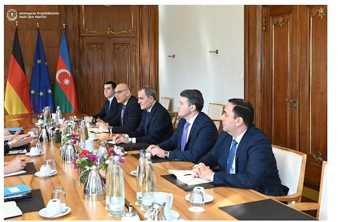 Ceyhun Bayramov Almaniyanın dövlət katibi ilə görüşdü