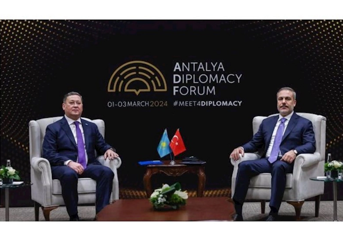 Hakan Fidan qazaxıstanlı həmkarı ilə görüşdü