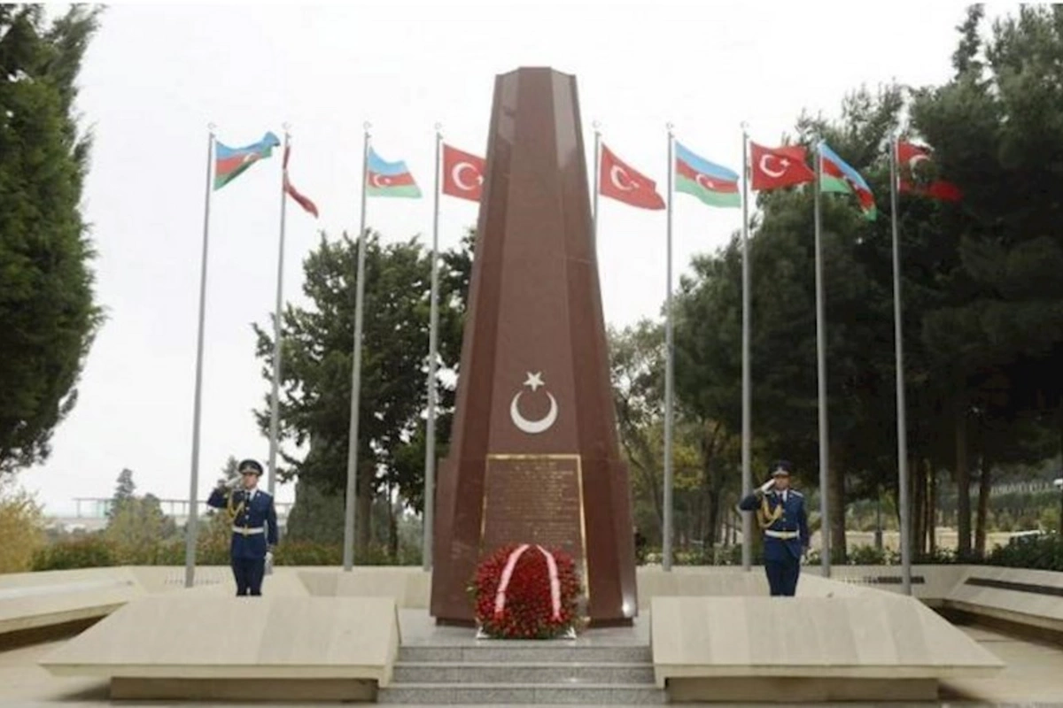 Şamil Ayrım Bakıda Türk şəhidliyini ziyarət etdi
