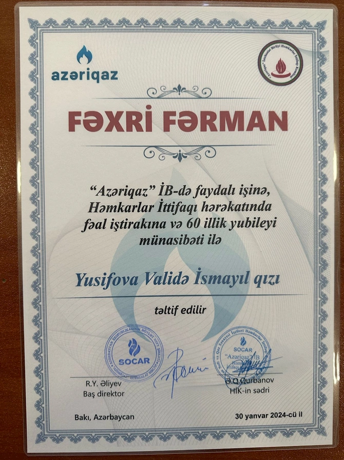 Ruslan Əliyev müharibə veteranının anasını təltif etdi — FOTO Ruslan Əliyev müharibə veteranının anasını təltif etdi — FOTO