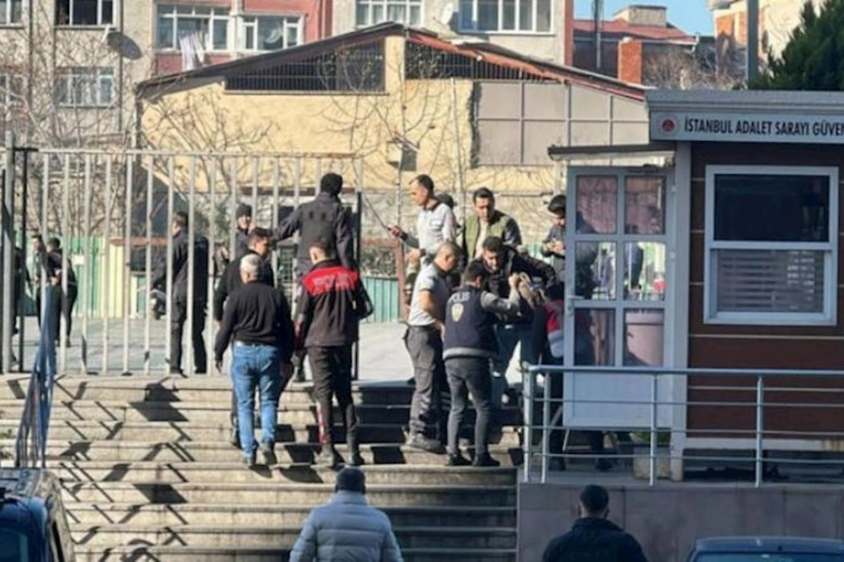İstanbulda məhkəmə binasına silahlı hücum: Terrorçuların zərərsizləşdirilməsinin ANBAAN VİDEOSU