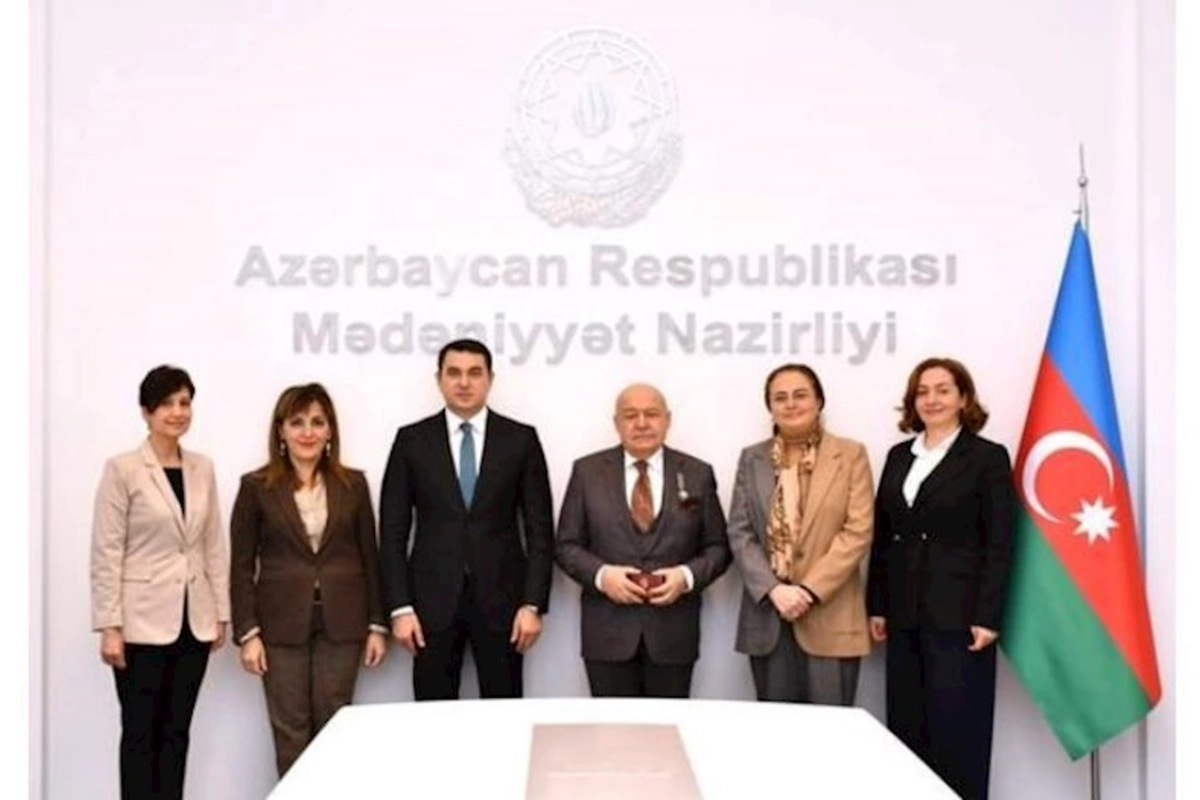 Elbay Qasımzadəyə 2-ci dərəcəli “Əmək” ordeni təqdim olundu