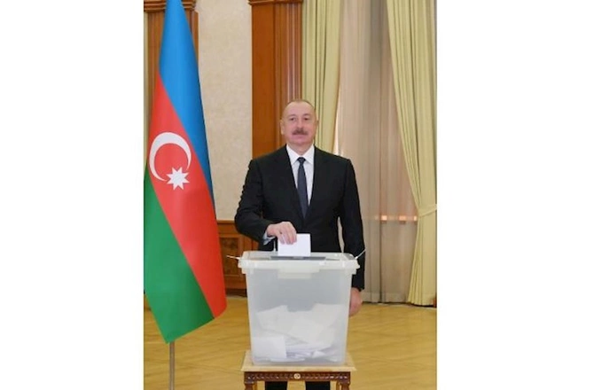 İlham Əliyev və ailə üzvləri Xankəndidə SƏS VERDİ — VİDEO
